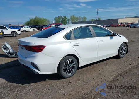 2022 Kia Forte Lxs z USA, uszkodzony, nr VIN 3KPF24AD8NE455481